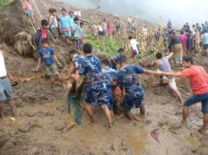 बझाङको पहिरोमा ६ जनाको शव भेटियो, सयभन्दा बढी चौपाया पनि पुरिए