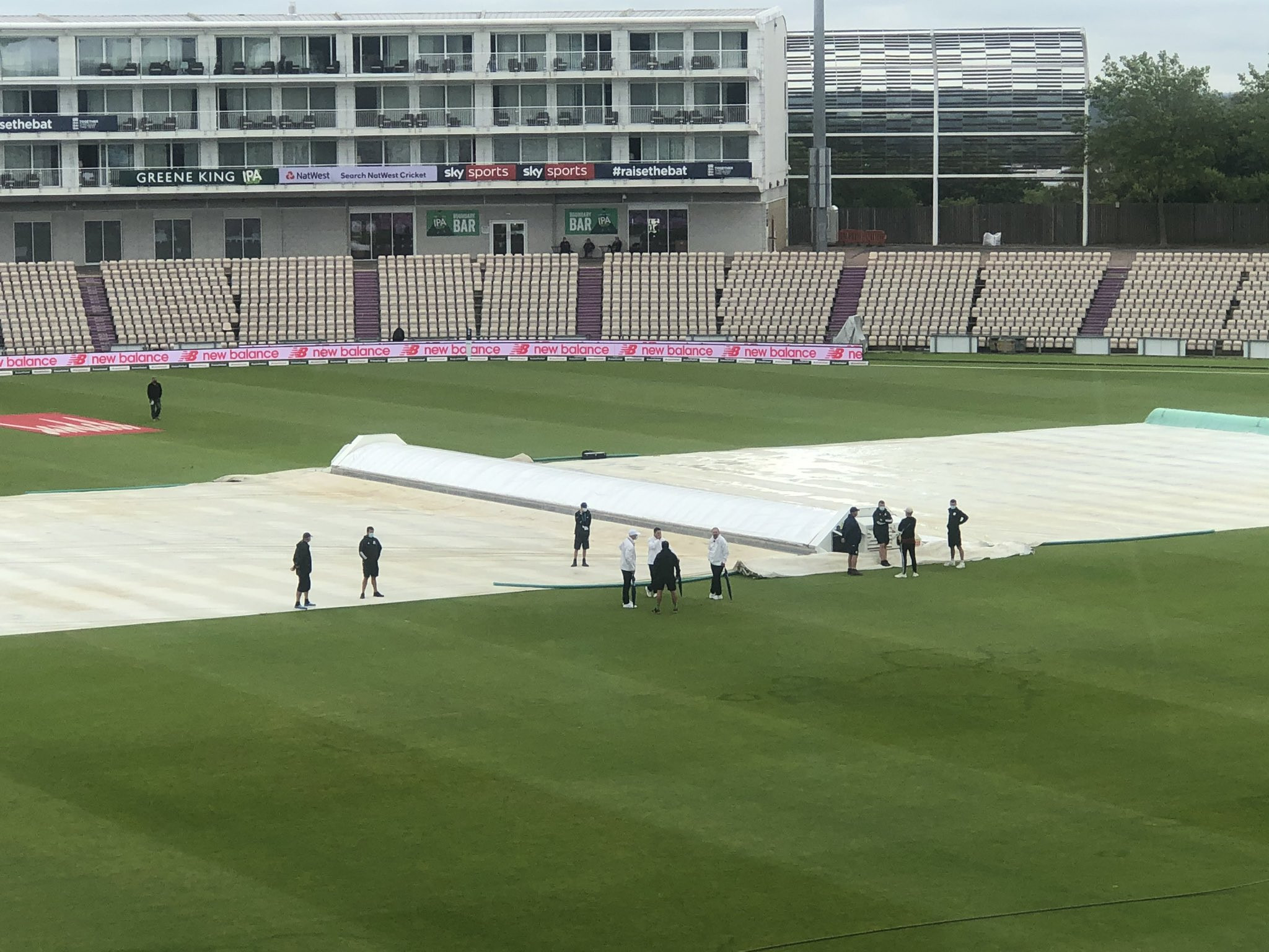 इंग्ल्यान्ड र वेस्ट इन्डिजको पहिलो टेस्ट नै मौसमले प्रभावित बनेपछि...