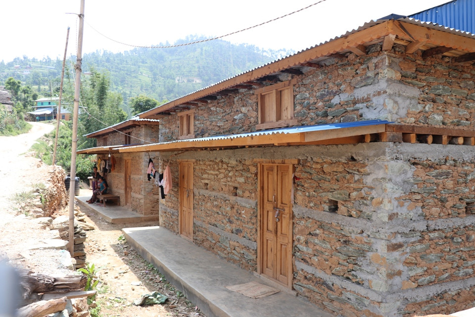 रुकुम पूर्वको सिस्नेकामा १७२ घरका खरका छाना हटाइए