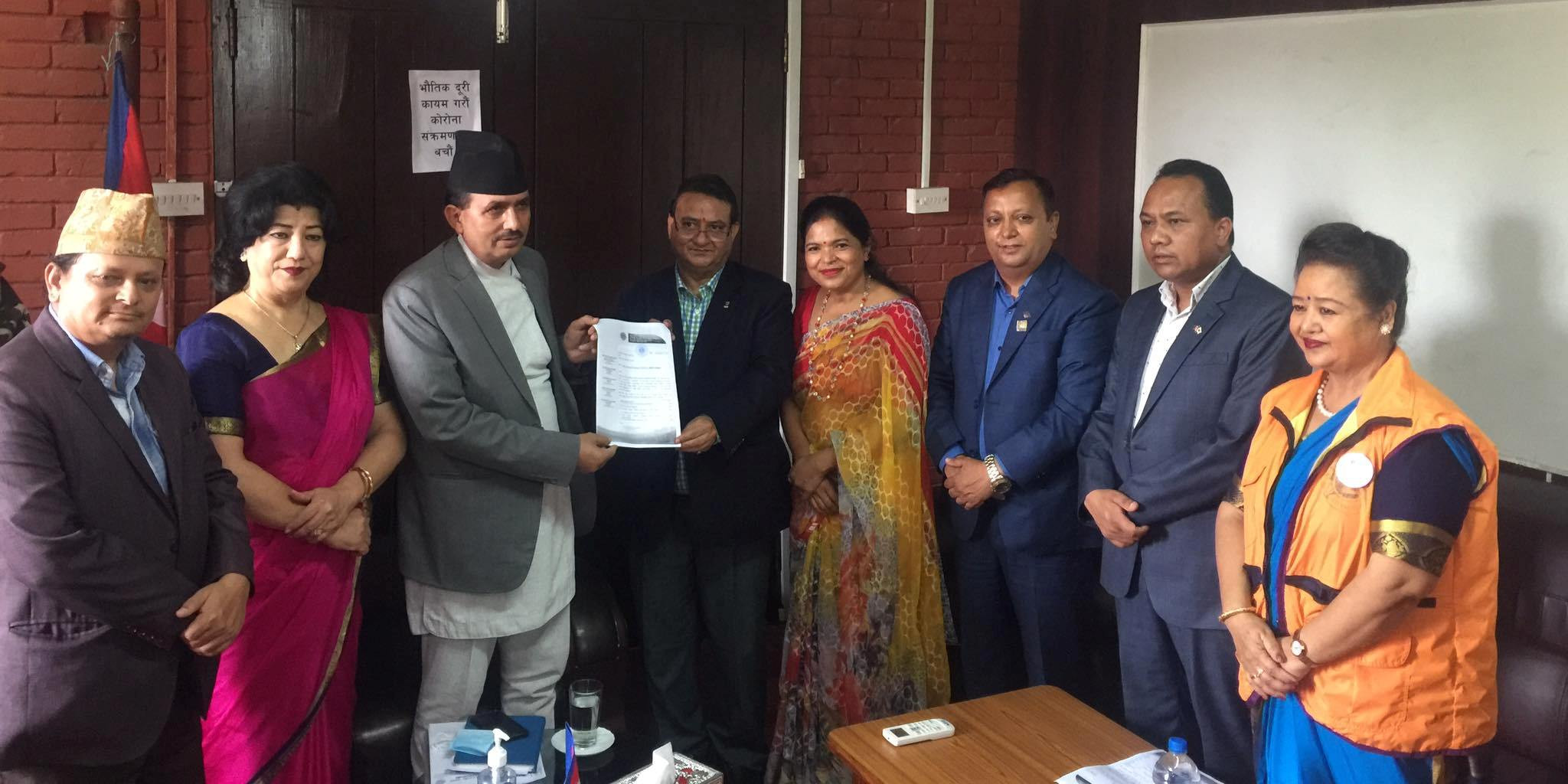लायन्स क्लबद्वारा २६ वटा अस्पतालका लागि २९ हजार ६०० थान भीटीएम किट हस्तान्तरण