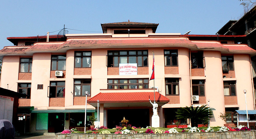 त्रिभुवन विश्वविद्यालयमा लगाइएकाे ताला खाेल्न आदेश