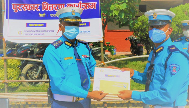 ट्राफिक प्रहरीबीच 'कोरोना निबन्ध प्रतियोगिता', इन्सपेक्टर भए प्रथम