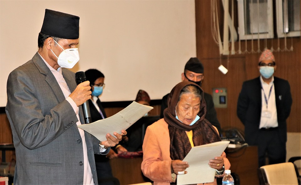 सांसद ज्वारचनले लिइन् सपथ