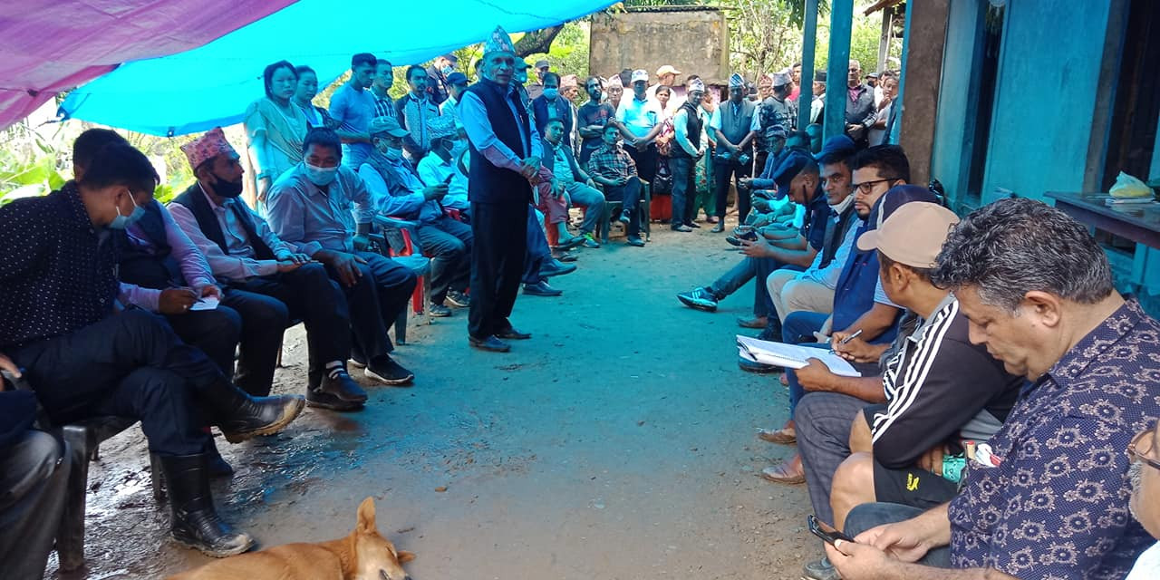 गृहजिल्लामा मन्त्री अर्यालले गरिन् राहत वितरण