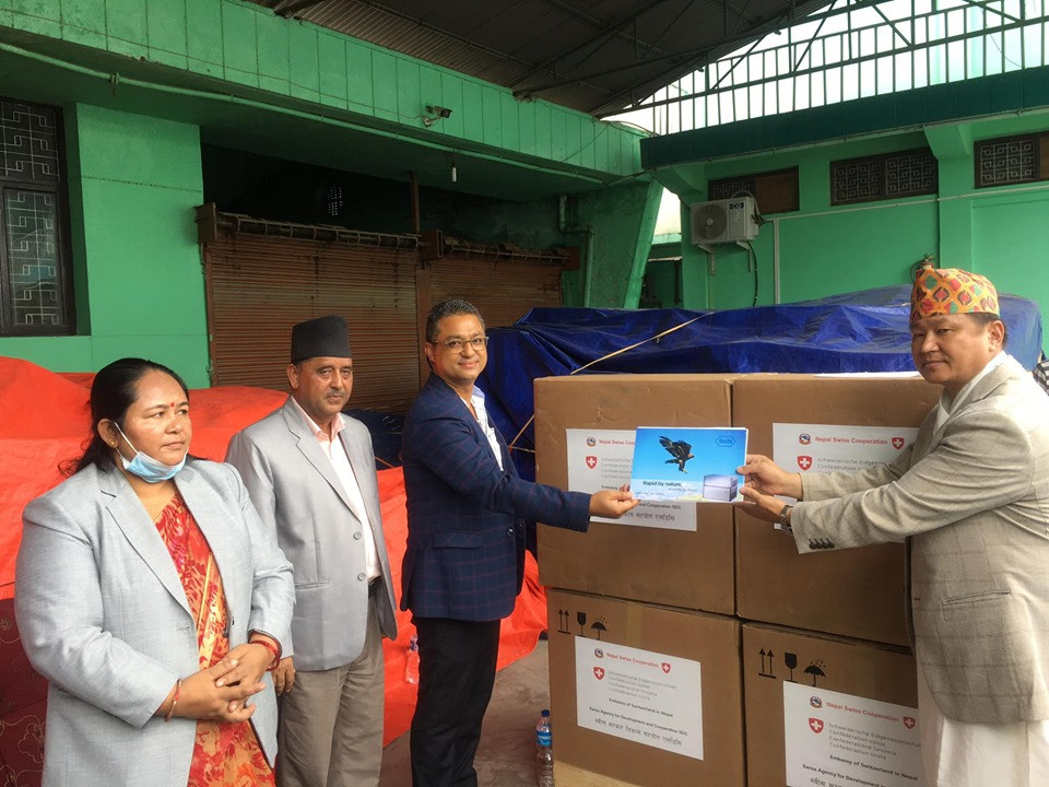 प्रदेश १ सरकारलाई स्वीस सरकारद्वारा पीसीआर मेसिन हस्तान्तरण