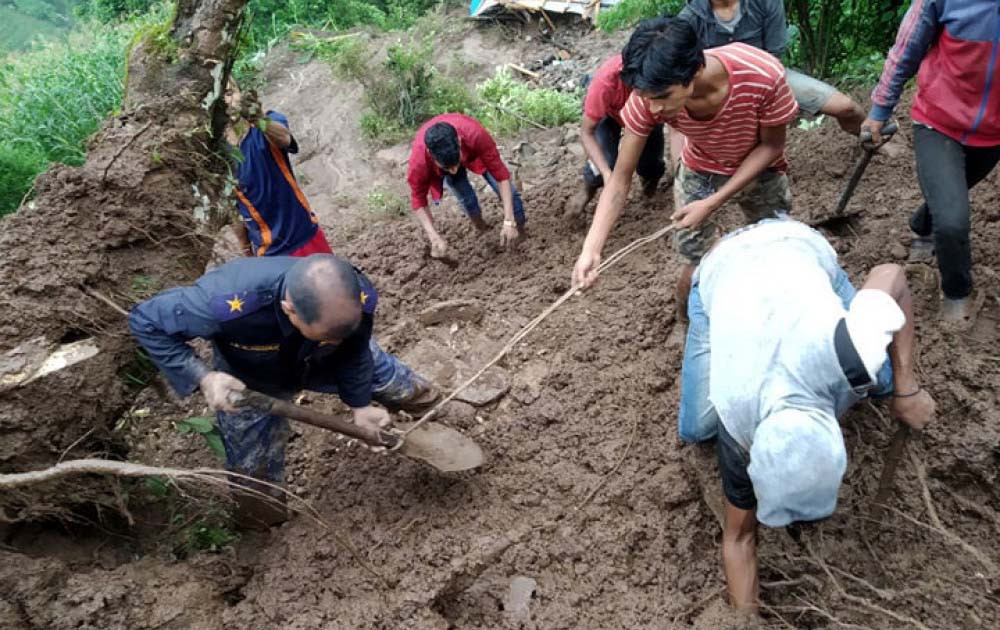रुकुम पश्चिममा पहिरोले घर बगाएर खोलामा पुर्‍यायो, दुईको मृत्यु