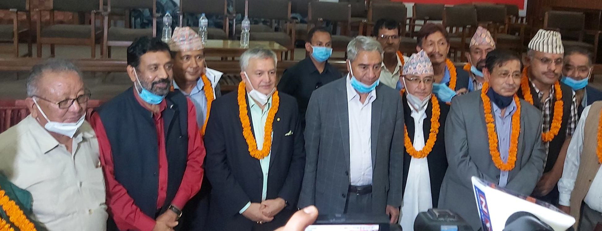 सुनिल थापालाई पार्टीमा भित्र्याउँदै देउवाले भने-  प्रजातान्त्रिक शक्ति एक हुन जरुरी