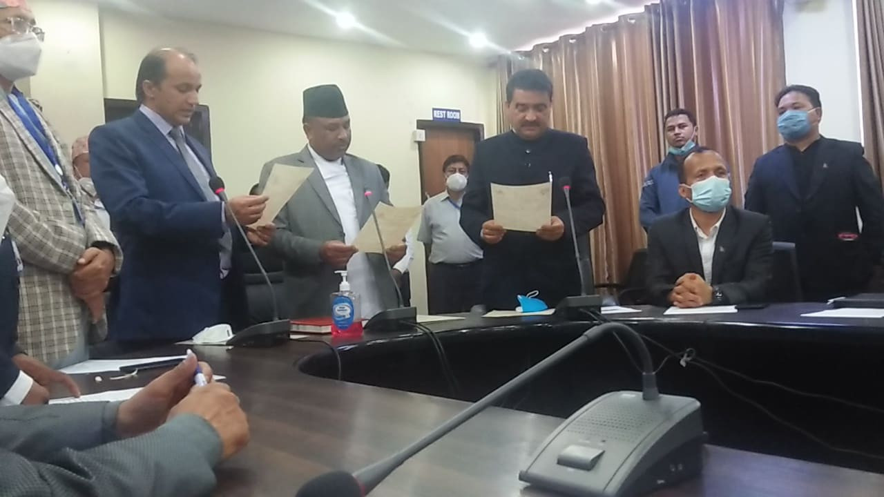 राखेपका नवनियुक्त सदस्यसचिव र उपाध्यक्षले लिए शपथ