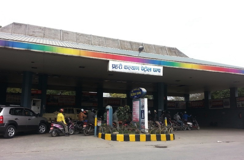 पेट्रोल पम्पको १ करोड बढी हिनामिनाको आराेपमा असई पक्राउ