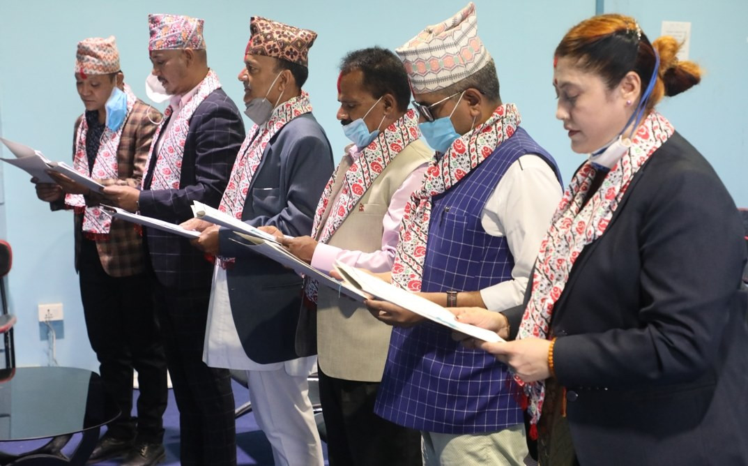 राखेपका ६ सदस्यले लिए शपथ