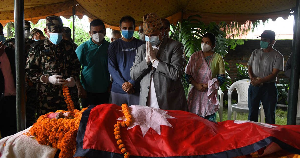 राष्ट्रकविको पार्थिव शरिरमा उपप्रधानमन्त्रीले ओडाए राष्ट्रिय झण्डा, आजै अन्त्येष्टि गरिने