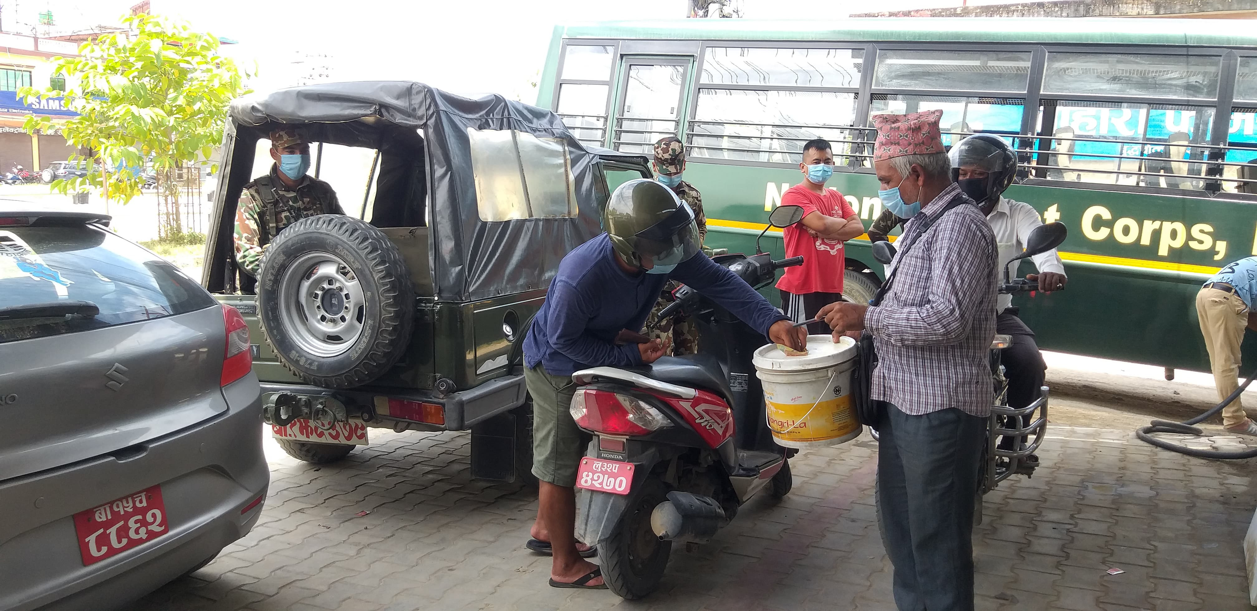 कोरोनाको डरले बाल्टीमा पैसा !