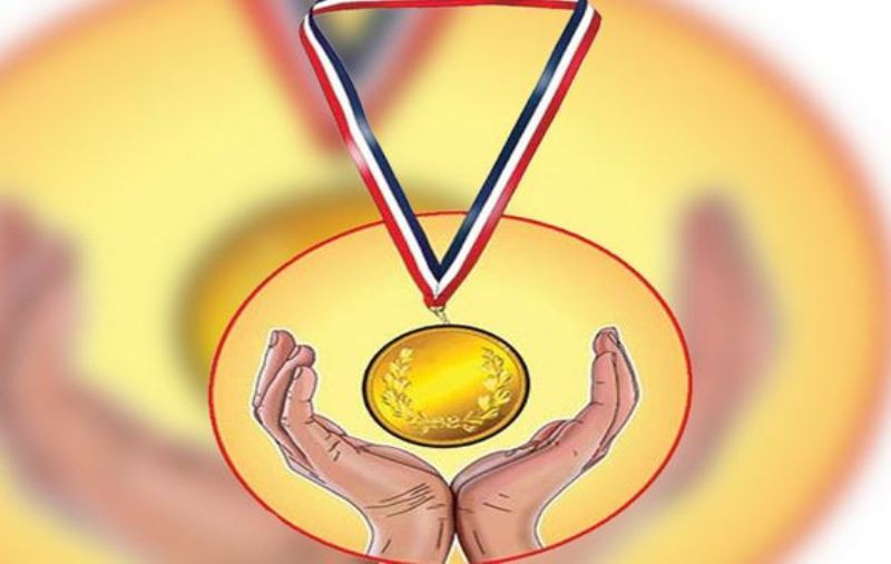 ५९४ जनालाई विभिन्न मानपदवी र पदक