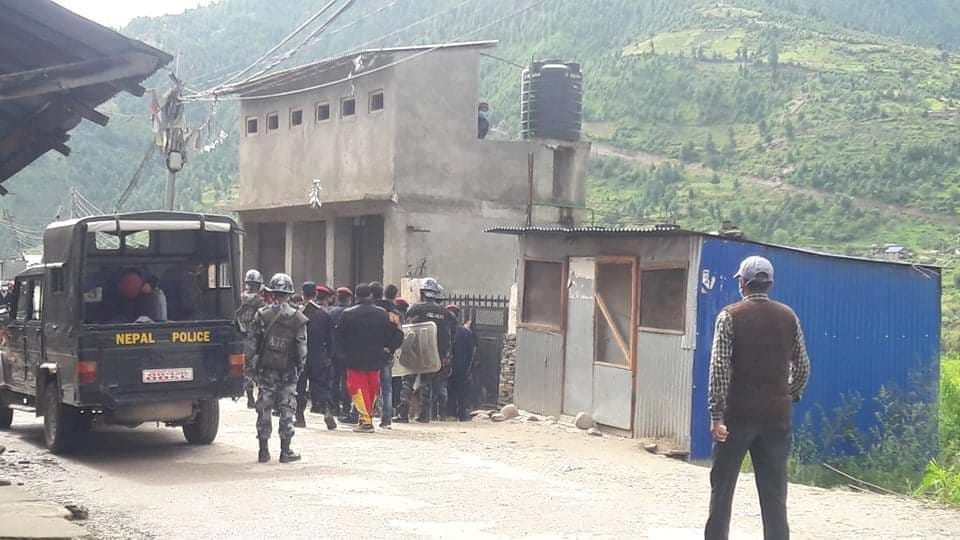 डा. केसीको अनसनमा प्रहरीको अवरोध