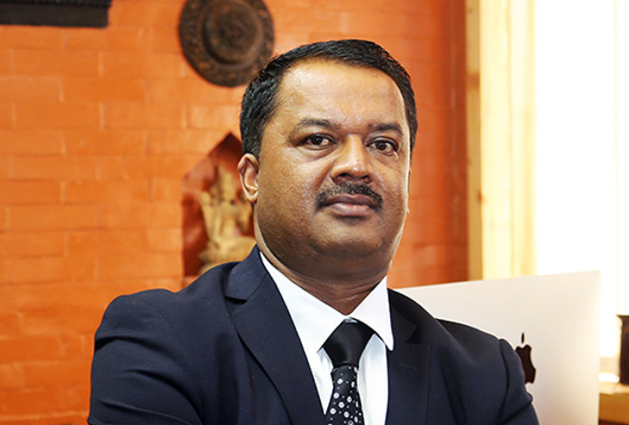 सडक ठेक्कामा बदनाम अधिकारीबाट मलमा पनि धोका