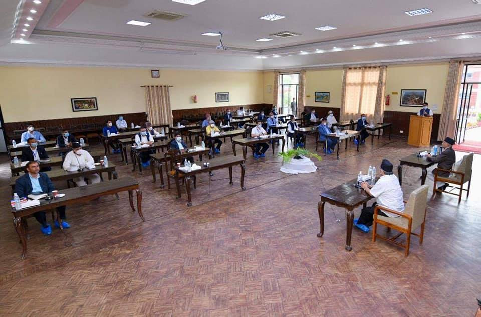 कोरोनाको उपचार र नियन्त्रणबारे प्रधानमन्त्रीद्वारा विज्ञहरूसँग छलफल