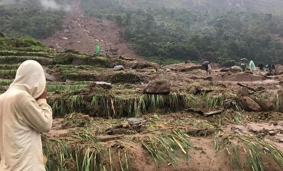 सिन्धुपाल्चोकमा फेरि पहिरो, मध्यरातमा १८ घर पुरिए