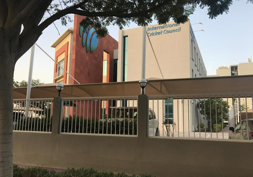 विश्वकप क्वालिफायरमा सम्मिलित यूएईका २ खेलाडी निलम्बित