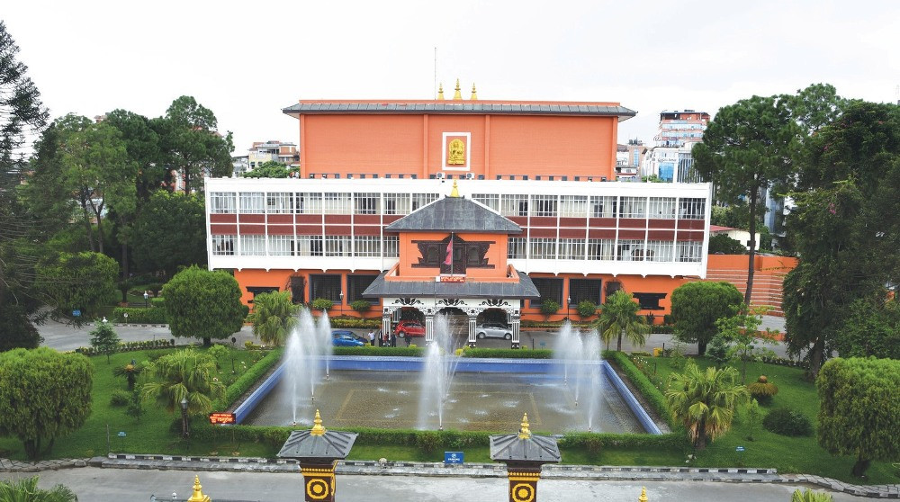 इम्बोस्ड नम्बर प्लेट देवनागरी लिपिमा बनाउन प्रज्ञा-प्रतिष्ठानको ध्यानाकर्षण