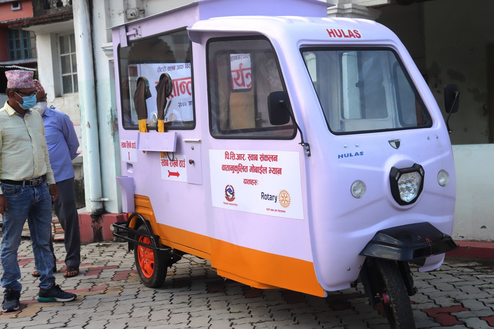 घरमै पुगेर स्वाब संकलन गर्न मोबाइल भ्यान