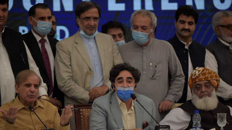 पाकिस्तानमा इमरान खानको सरकार ढाल्न विपक्षीहरु एकजुट