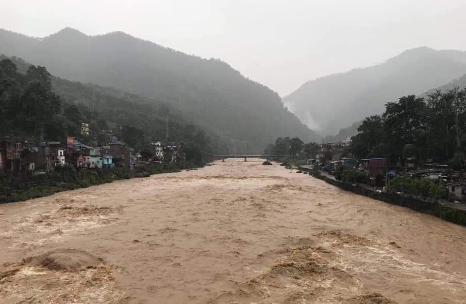 रानीगन्जमा तिनाउ नदी पस्यो