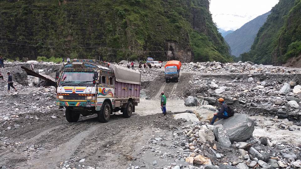 बेगखोलामा पुल नबन्दा स्थानीयलाई सास्ती 