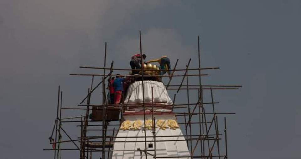 बालगोपालेश्वर मन्दिरमा ३३ तोला सुनको लेप लगाएर गजुर राखियो 