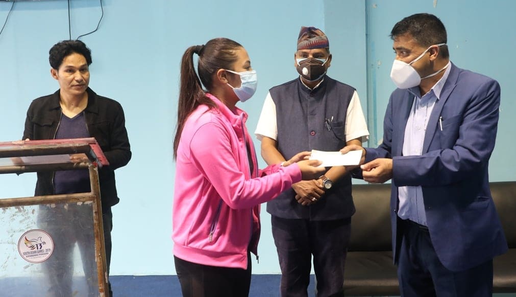 कल्याणकारी कोषद्वारा चार खेलाडीलाई उपचार सहयोग