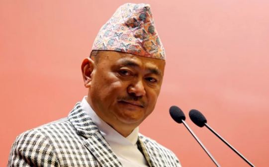 ‘तीन वर्षमा फुसको छाना विस्थापन गर्छौँ’