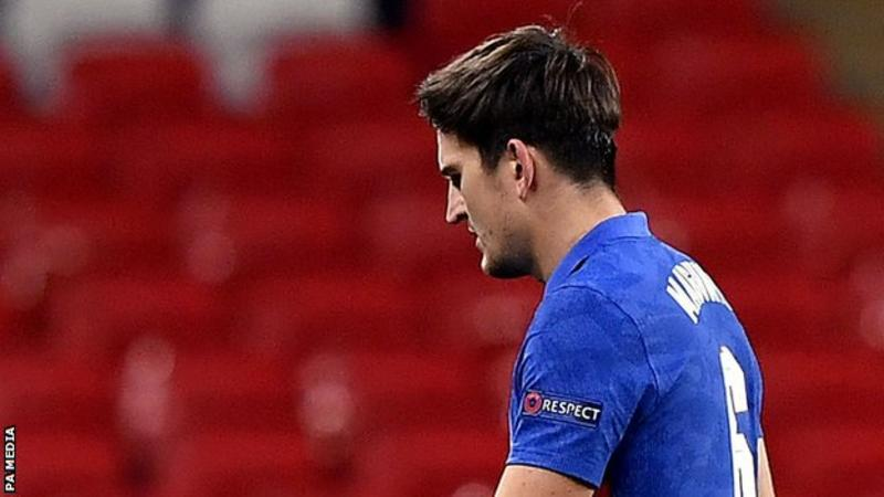 दुई खेलाडीले रेडकार्ड पाएपछि इंग्ल्यान्ड डेनमार्कसँग पारजित