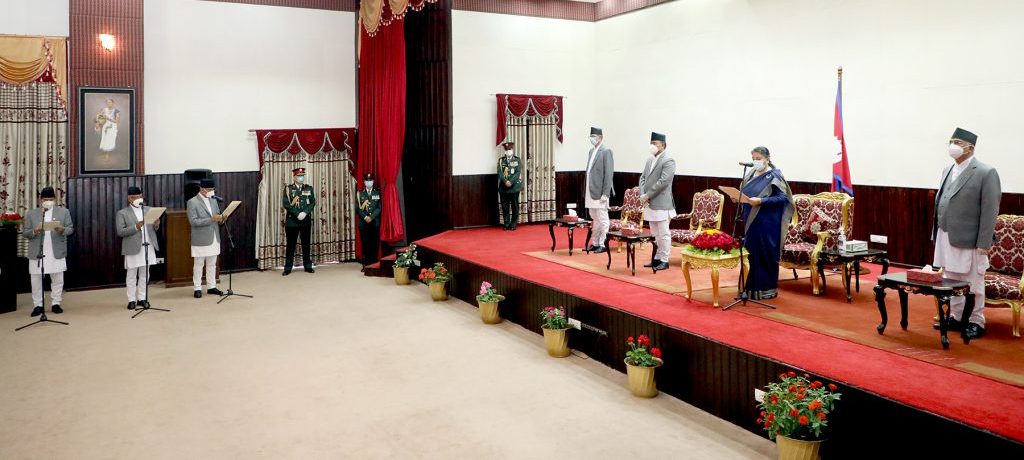 नवनियुक्त मन्त्रीले राष्ट्रपतिबाट शपथ लिए