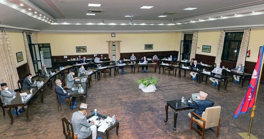 पुनर्गठनपछिको मन्त्रिपरिषद् बैठकद्वारा सचिवहरूको व्यापक सरुवा, कोरोनाबारे छलफलसमेत भएन  