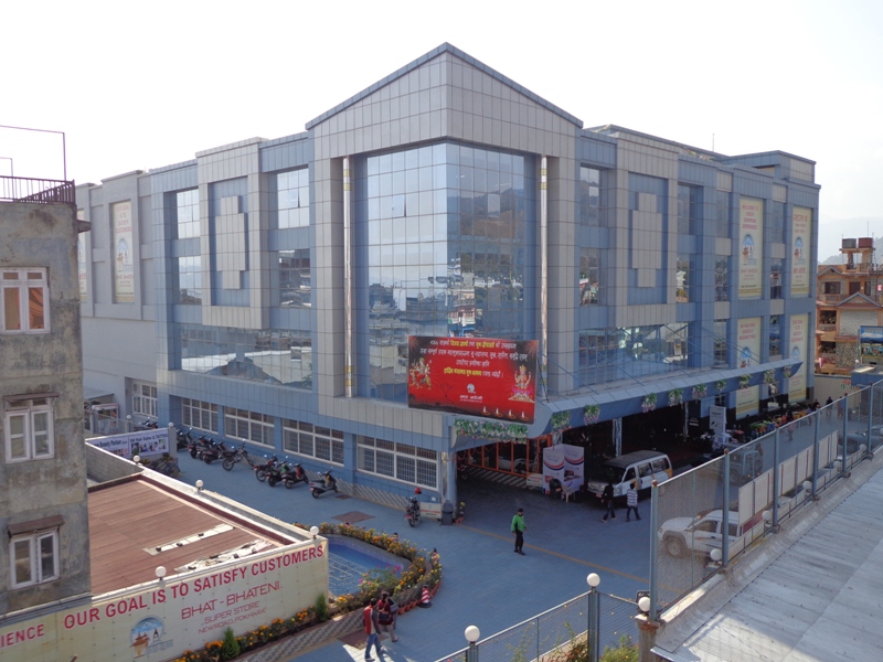 अनुमति नै नलिई खसीबाेकाको मासु बेच्दै भाटभटेनी