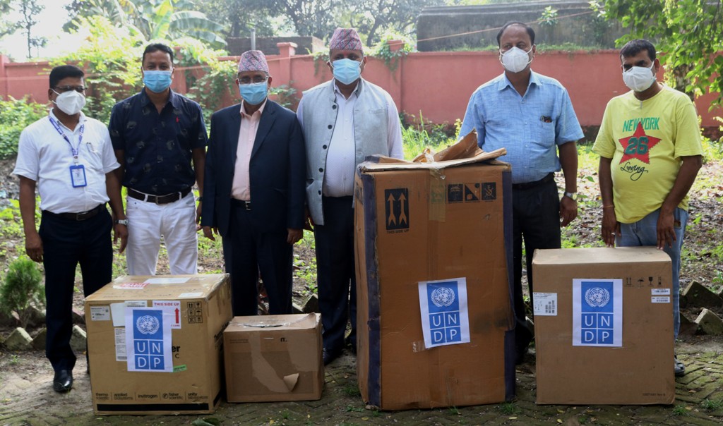 प्रदेश एक सरकारलाई यूएनडीपीद्वारा स्वास्थ्य सामग्री हस्तान्तरण