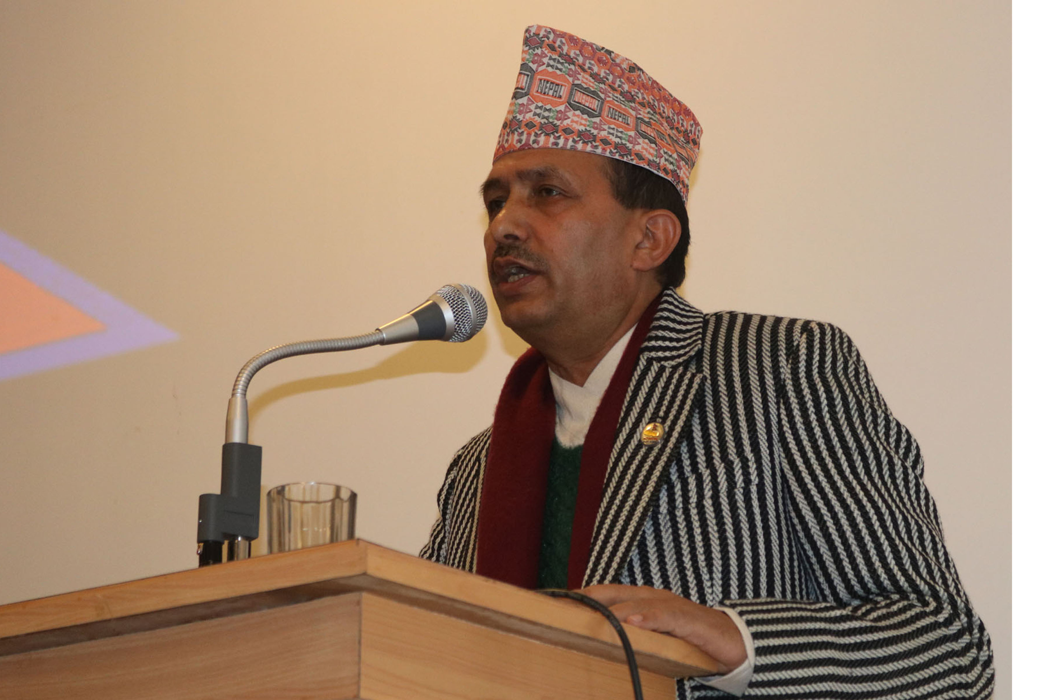 कोरोना संक्रमितको उपचारका लागि औषधि–उपकरण अभाव हुँदैन : स्वास्थ्यमन्त्री ढकाल 