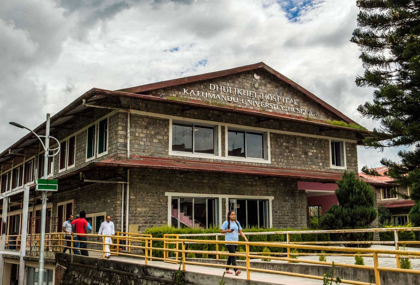 धुलिखेल अस्पतालमा कोरोना संक्रमित भर्ना गर्दा ५० हजार धरौटी, आईसीयूमा राख्नुपरे २ लाख