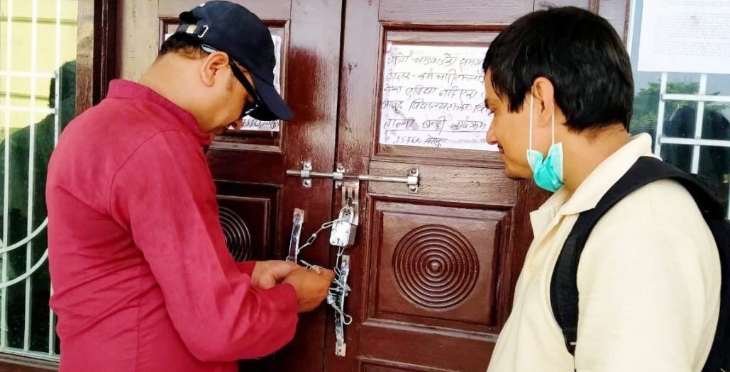 तलब माग्दै प्याब्सनमा ताला, दिलाउला त श्रम कार्यालयले ?