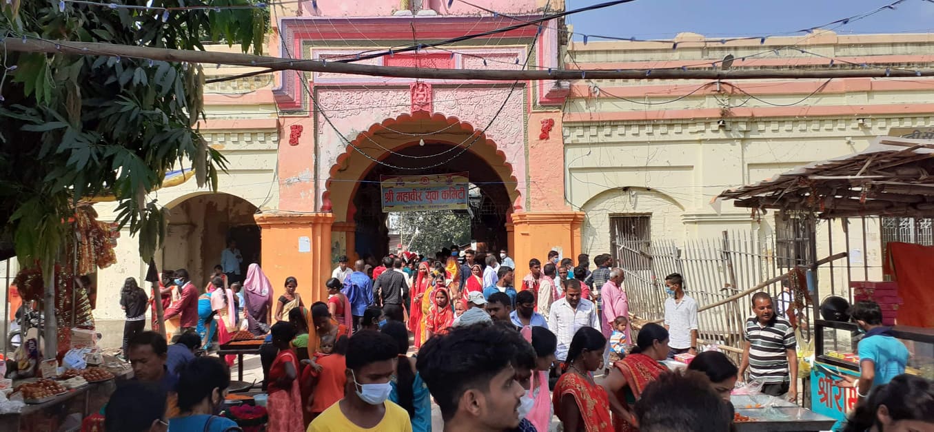 जनकपुरधाममा फूलपाती भित्र्याइयो, खोँइछ भर्न हजारौं सहभागी