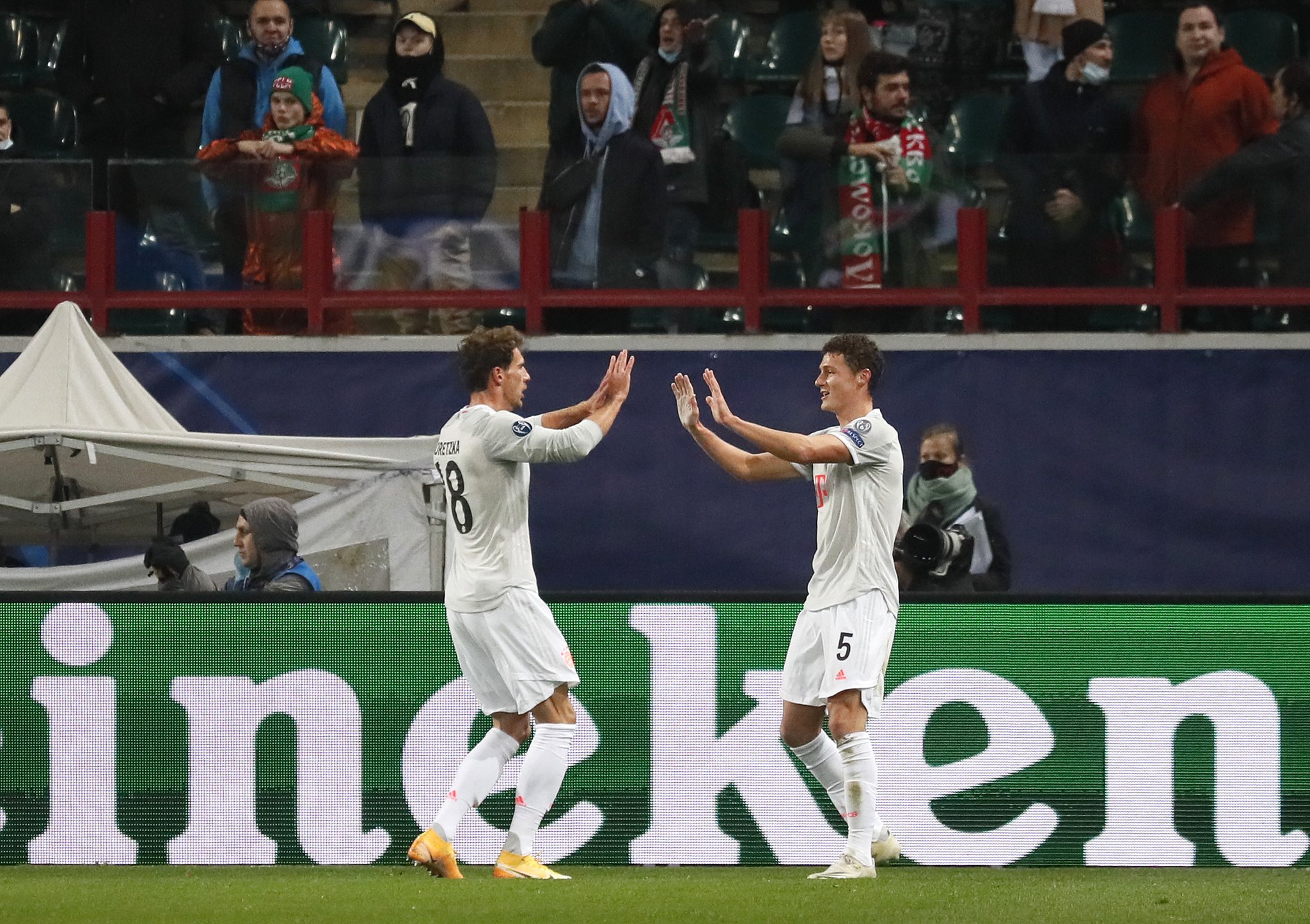 घरेलु समर्थकमाझ बायर्नको नाटकीय जित