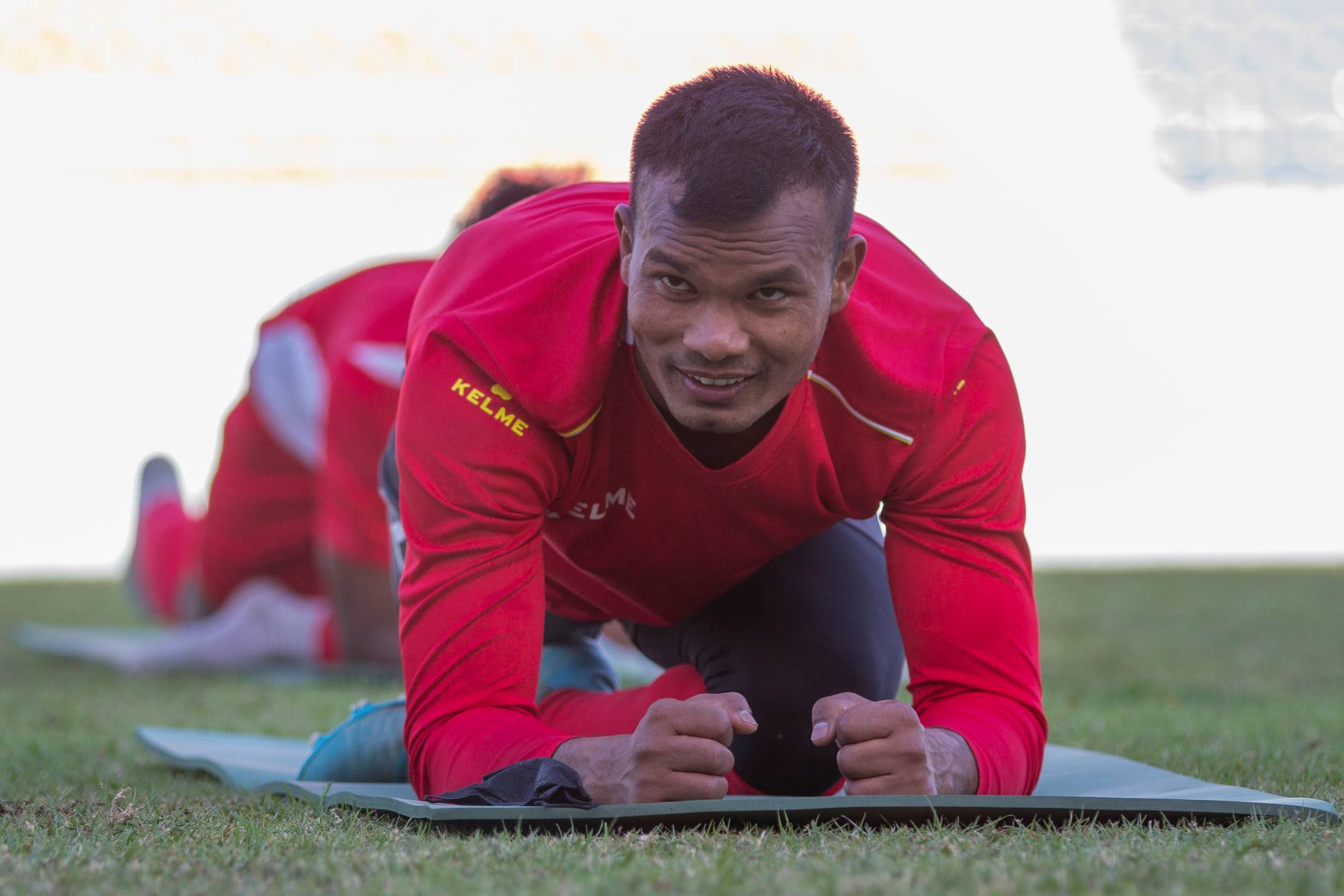 बंगलादेशसँग मैत्रीपूर्ण खेलका लागि फुटबल टिमको अभ्यास सुरु