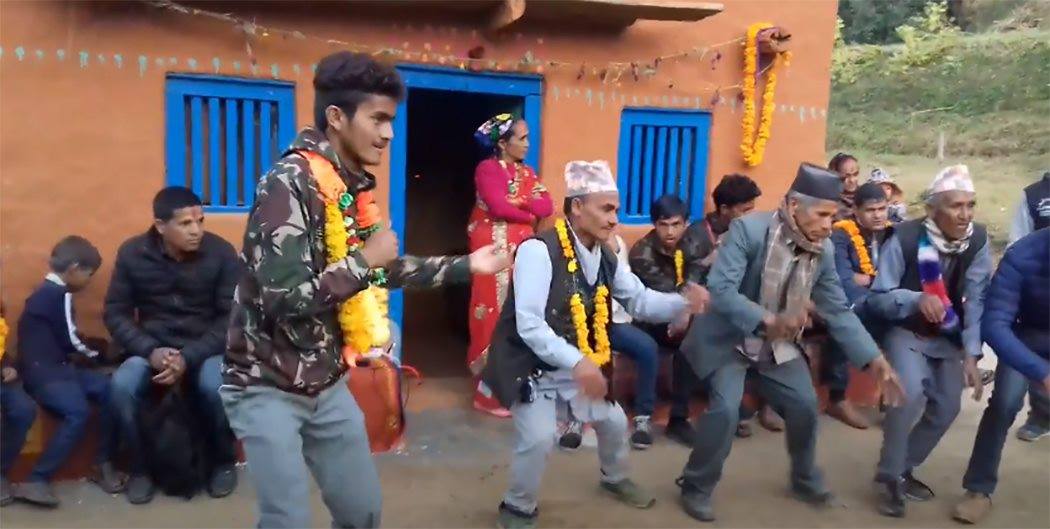 नाच्न त मन थियो, मादलै घन्किएन