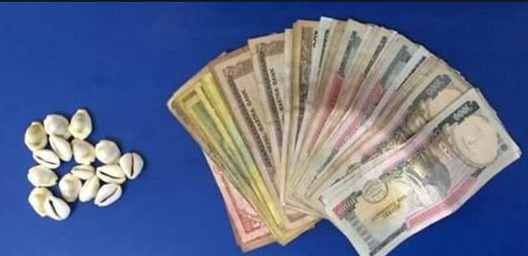 महालक्ष्मीबाट १८ जुवाडे पक्राउ, साढे ११ लाख रुपैयाँ बरामद