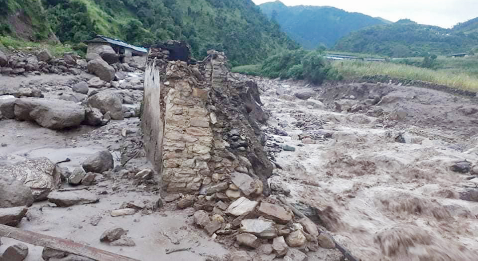 बागलुङको पहिरोमा बेपत्ता १५ जना दुई महिनामा पनि भेटिएनन्