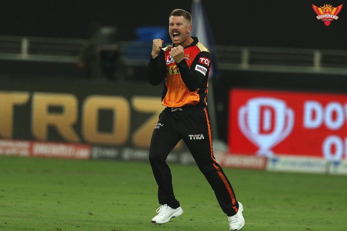 डेबिड वार्नरको जुँगा लुक्स