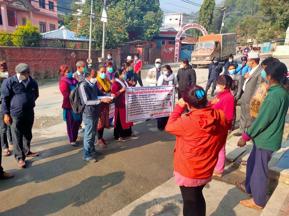 बेनीमा कोरोना संक्रमित खोज्न घरघरै स्वास्थ्यकर्मी