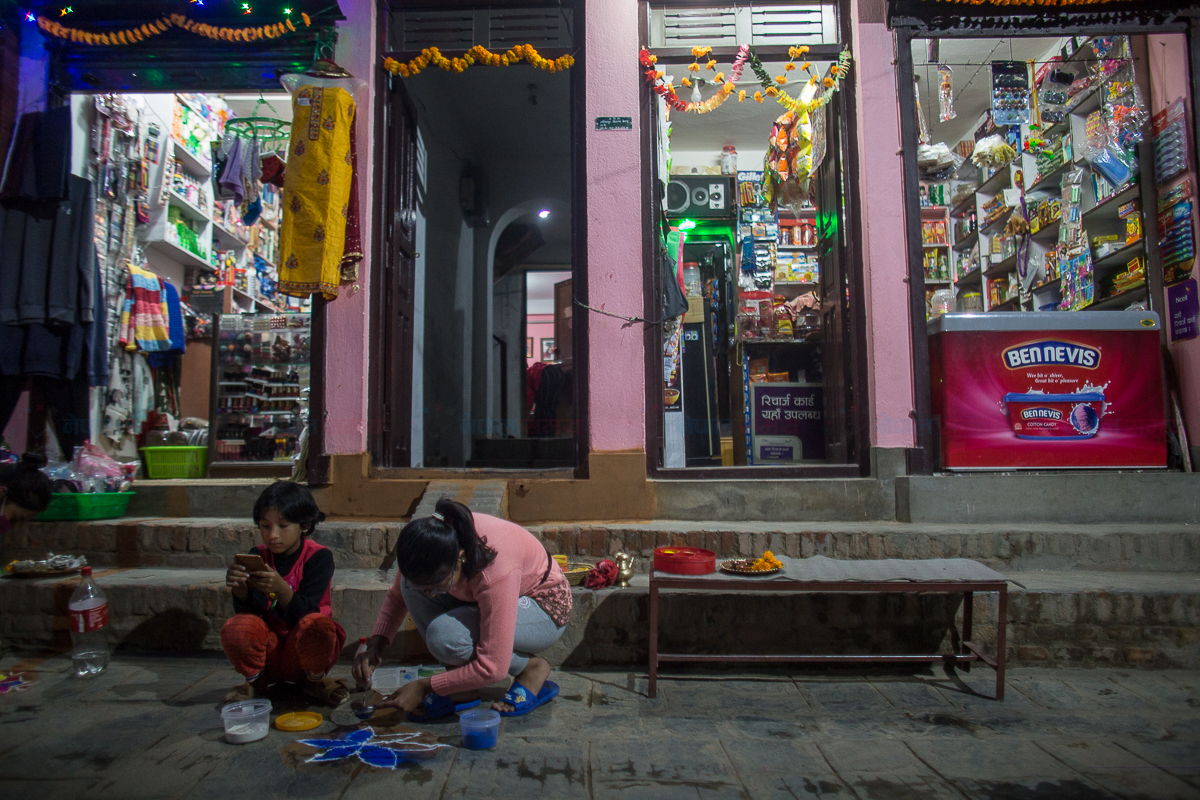 यसरी भित्र्याइयो घरघरमा लक्ष्मी (फोटो फिचर)