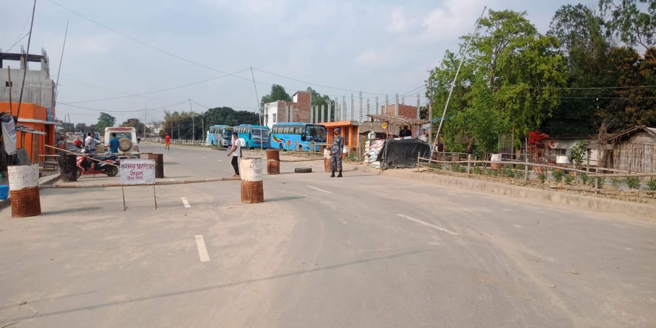 सीमा नाका खोल्न माग गर्दै धर्ना