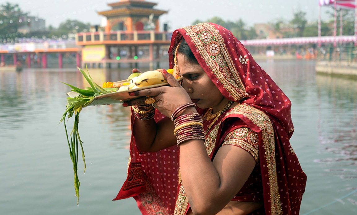 आज छठ पर्वको मुख्य दिन, सूर्यदेवको पूजा आराधना गरी मनाइँदै