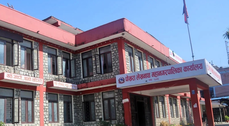 कोरोना त्रासले पोखरा महानगरमा अत्यावश्यकबाहेक सेवा बन्द